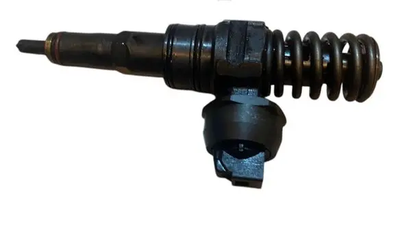 Volkswagen Golf V Fuel injector 038130073AG 0414720215