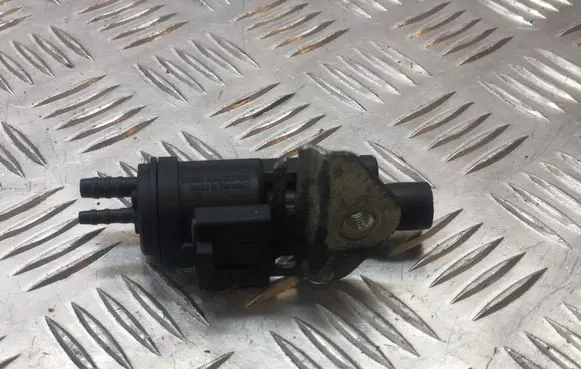 Mercedes-Benz E W212 Turbo solenoid valve 0025401435