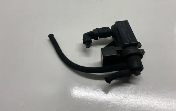 BMW 1 E81 E87 Turbo solenoid valve 70206301