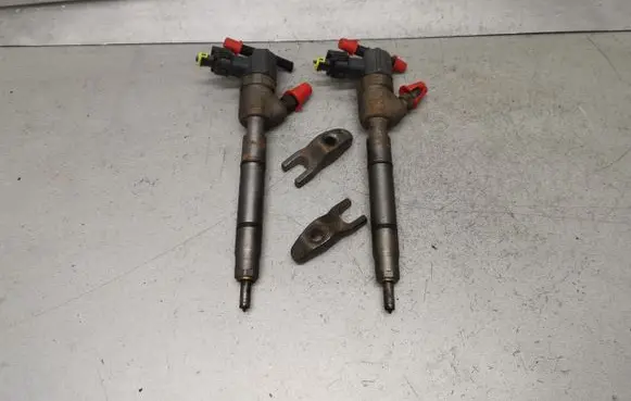 Hyundai i30 Fuel injectors set 0445110320 338002A900
