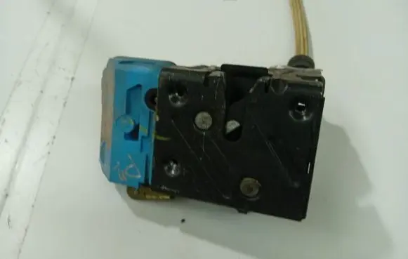 Volvo S60 Front door lock 