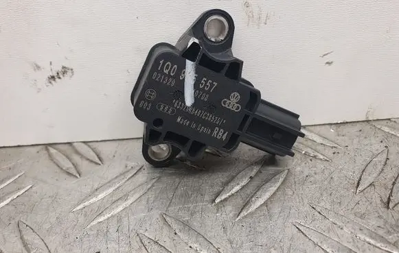 Volkswagen Eos Airbag deployment crash/impact sensor 1Q09555557