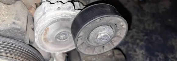 Citroen C4 I Picasso Generator/alternator belt tensioner