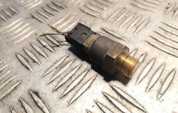 BMW 7 E38 Coolant temperature sensor 8363677