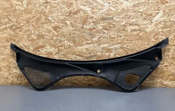 Porsche Panamera (971) Wiper trim