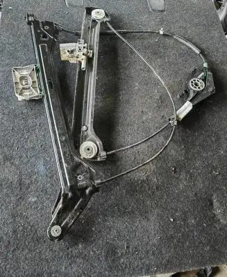 Audi A5 8T 8F Front door electric window regulator 