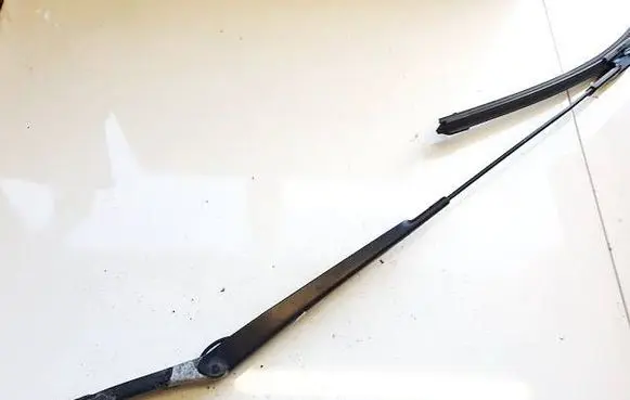 Volkswagen PASSAT B7 Front wiper blade arm 3AB955410
