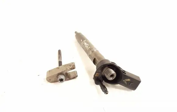 Mercedes-Benz R W251 Fuel injector 6420700587 6420701987