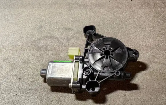 Audi Q3 8U Front door window regulator motor 5Q0959802