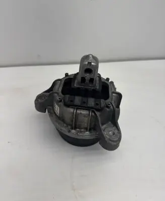 BMW 5 F10 F11 Engine mount bracket 6785602 190312