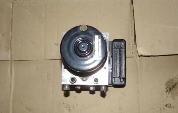 Ford Focus C-MAX ABS Pump 3M512C405HA