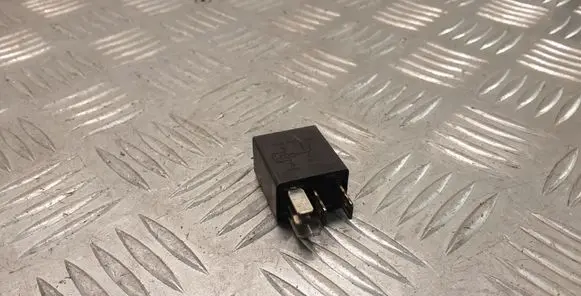Audi A4 S4 B7 8E 8H Other relay 8Z0951253