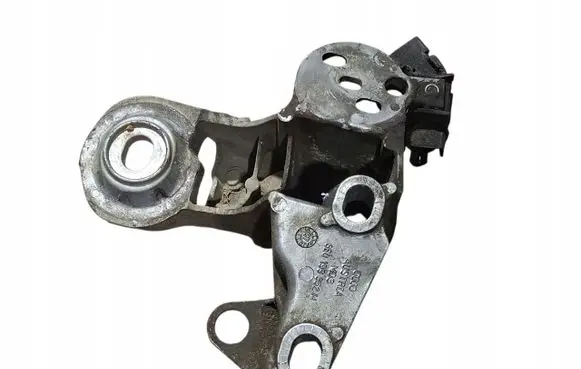 Audi A4 S4 B7 8E 8H Engine mounting bracket 8E0199352N