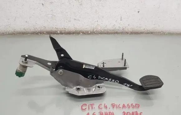 Citroen C4 II Picasso Brake pedal