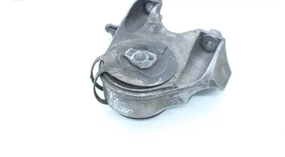 Chevrolet Captiva Engine mount bracket