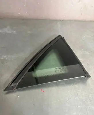 Rear vent window glass