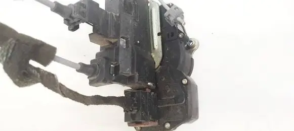 Chevrolet Captiva Rear door lock 