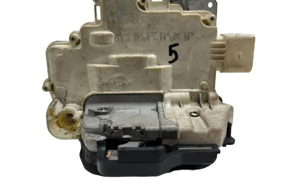 Audi A4 S4 B7 8E 8H Front door lock 8E2837016AA