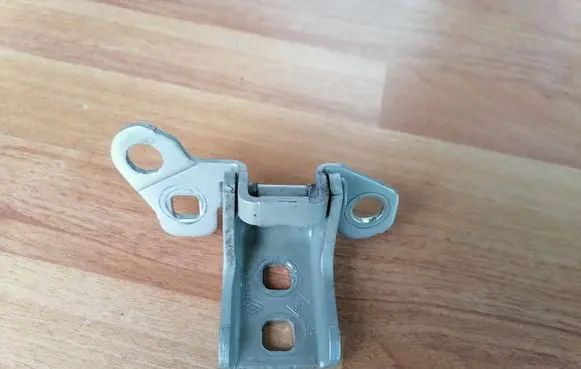 Renault Clio III Front door upper hinge 8200205018 804006078R 205018