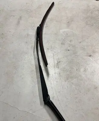Volkswagen PASSAT B7 Windshield/front glass wiper blade 561955405