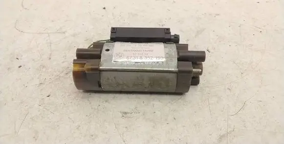 BMW 5 E39 Seat adjustment motor 67318352193 0130008089 6385856
