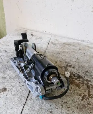 Steering wheel axle set