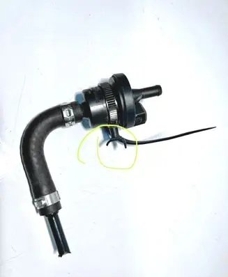 Audi A8 S8 D2 4D Breather valve 077133517C 0280142308