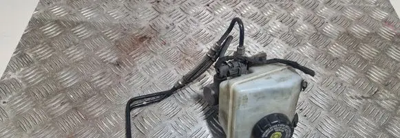 Opel Zafira B Brake fluid reservoir 