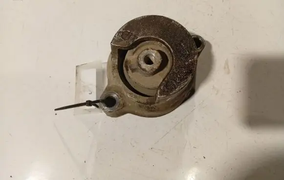 Honda Accord Engine mount bracket 