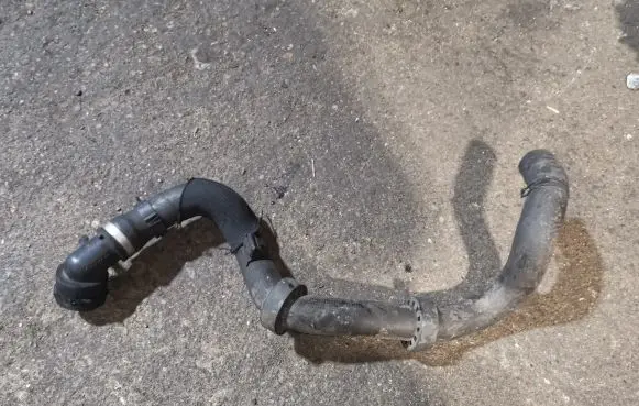 Audi Q7 4L Engine coolant pipe/hose 7L6122291H