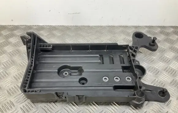 Seat Leon (5F) Battery tray 5Q0915321H 5Q0915331J