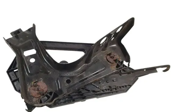 Skoda Octavia Mk2 (1Z) Headlight/headlamp mounting bracket 1Z0941339