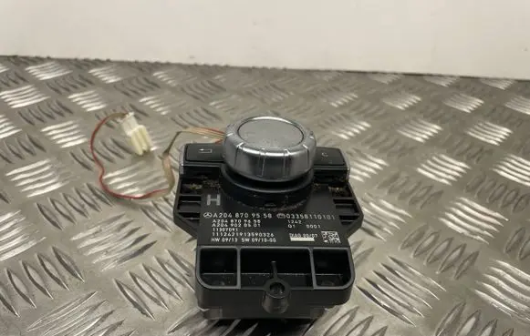 Head unit multimedia control