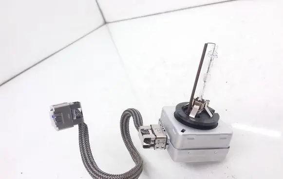 Volkswagen PASSAT B6 Xenon bulb D1S 99R000AM
