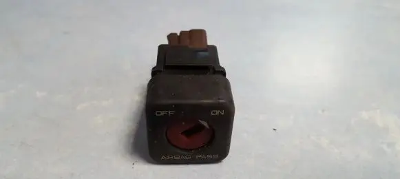 Passenger airbag on/off switch