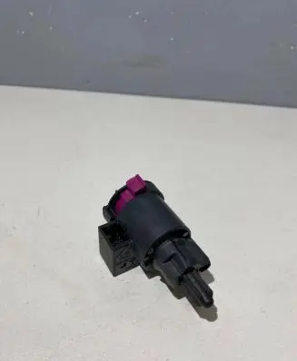Audi A5 Sportback 8TA Brake pedal sensor switch 4F0945459B