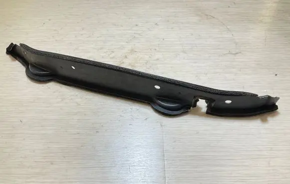 Nissan Leaf II (ZE1) Fender foam support/seal 638215SH1