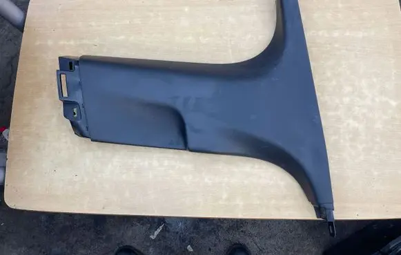 Tesla Model 3 (B) pillar trim (bottom) 108629900J