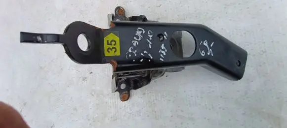 Toyota Yaris Engine mount bracket LSYIII