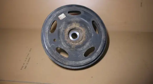 Opel Corsa D Crankshaft pulley 722554909