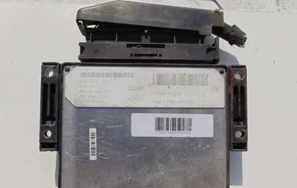 Renault Megane I Engine control unit/module 7700114873