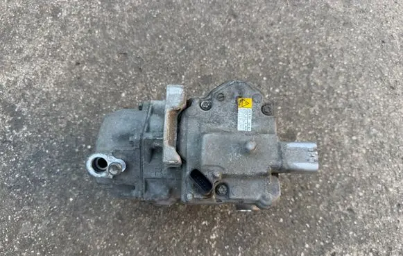 Toyota Auris E180 Air conditioning (A/C) compressor (pump) 0422001032