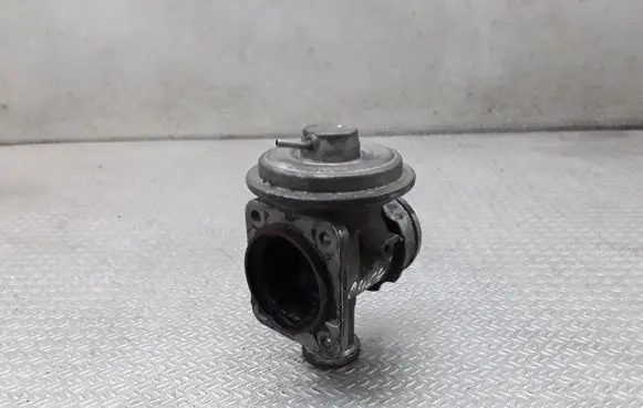 BMW 5 E39 EGR valve 72252200