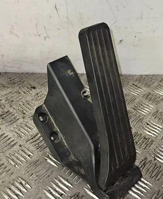 Mercedes-Benz GLK (X204) Accelerator throttle pedal A2043000300