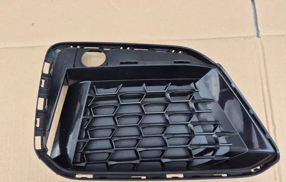 BMW 5 G30 G31 Front bumper lower grill 8098670