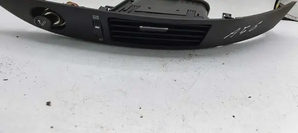 Toyota Corolla Verso E121 Dashboard side air vent grill/cover trim 6556444010
