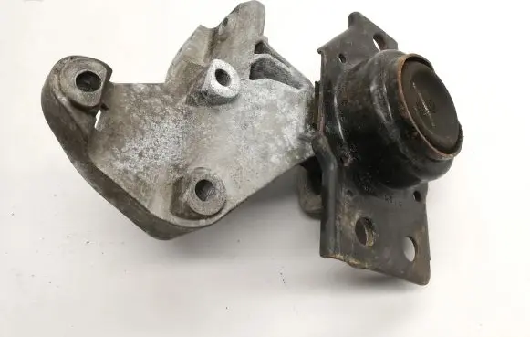 Nissan Qashqai Engine mount bracket