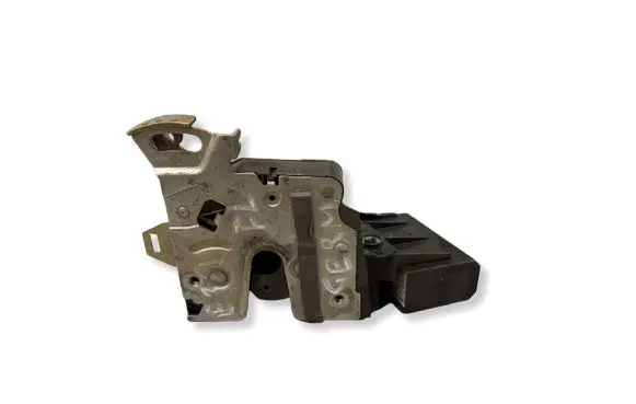 BMW 5 E39 Front door lock 8352165