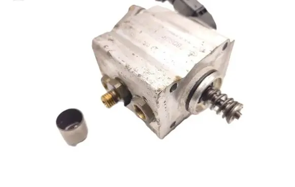 Volkswagen Golf V Fuel injection high pressure pump 03C127025L 0261520024