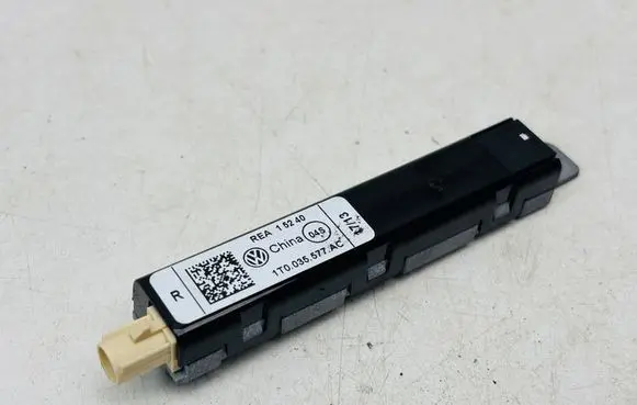 Volkswagen Touran II Aerial antenna amplifier 1T0035577AC REA15240